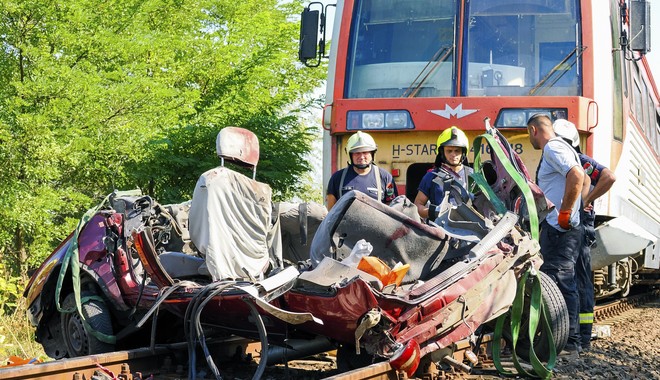 Σοκαριστικό δυστύχημα στην Ουγγαρία: Τρένο παρέσυρε αυτοκίνητο – Επτά νεκροί