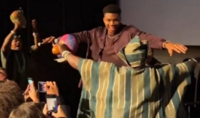 Γιάννης Αντετοκούνμπο: Ο κεφάτος χορός του σε αφρικανικούς ρυθμούς στην πρεμιέρα του “Naija Odyssey”