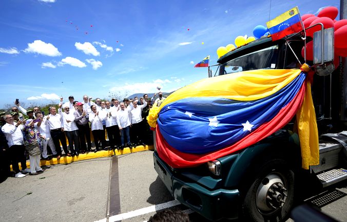 Κολομβία: Άνοιξαν τα σύνορά της με τη Βενεζουέλα μετά από επτά χρόνια