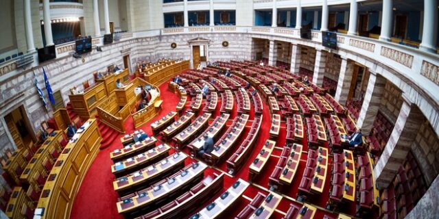 Υποκλοπές: Πυρ ομαδόν από την αντιπολίτευση στη Βουλή για την “ενίσχυση της ακεραιότητας της ΕΥΠ”