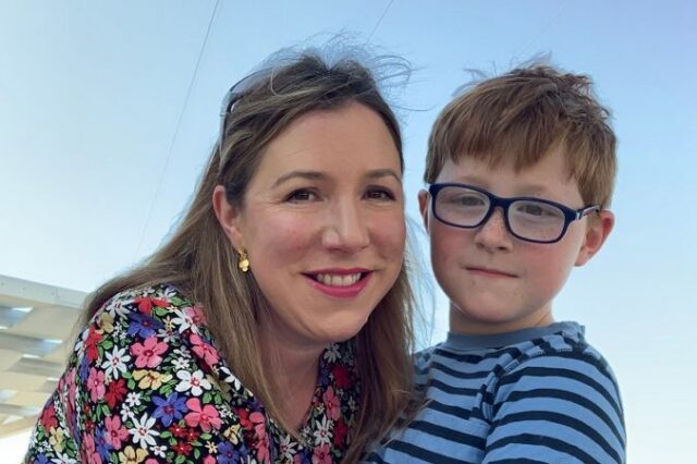 Βρετανίδα δημοσιογράφος εξυμνεί ξενοδοχείο στη Ζάκυνθο για τις υπέροχες διακοπές που πέρασε με το αυτιστικό παιδί της