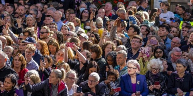 Βρετανία: Κατακραυγή για συλλήψεις διαδηλωτών κατά της μοναρχίας – Νέα οδηγία στους αστυνομικούς