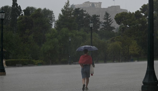 Καιρός: Βροχές και καταιγίδες την Πέμπτη – Υποχωρούν τα φαινόμενα από Παρασκευή