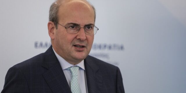 Χατζηδάκης: “Βούληση μας να υπάρξει μια σημαντική, αλλά και μια δίκαιη αύξηση των μισθών”