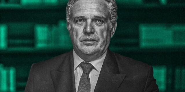 Χρήστο Ζαμπούνη, γιατί ο κόσμος συναρπάζεται ακόμη από τους βασιλείς;