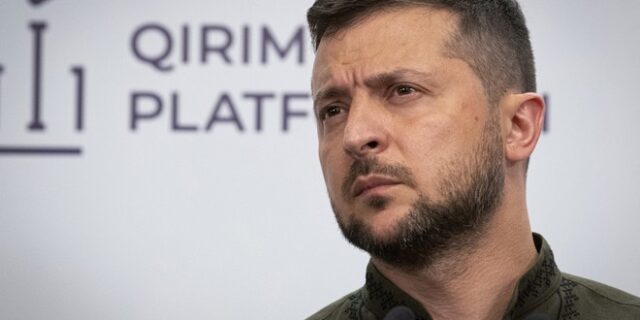 Ζελένσκι: Σφοδρές μάχες γύρω από το Ντονμπάς