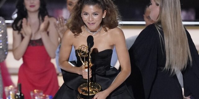 Θρίαμβος για Zendaya: Η νεότερη ηθοποιός που κερδίζει δεύτερο βραβείο Emmy για α’ ρόλο σε δραματική σειρά