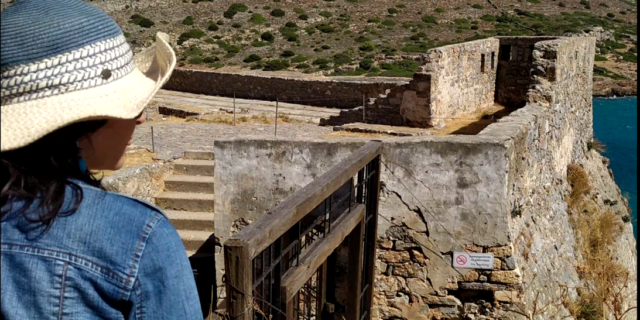 Ωκεανός: Μια παράσταση εν πλω από την Πλάκα στη Σπιναλόγκα