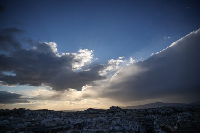 Καιρός Αθήνα: Λίγες νεφώσεις και θερμοκρασία έως 24 βαθμοί