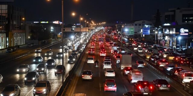 Τριήμερο 28ης Οκτωβρίου: Επιστροφή μετ’ εμποδίων για τους εκδρομείς – Μποτιλιάρισμα στην Αθηνών-Κορίνθου