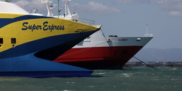 Ακτοπλοϊκές συγκοινωνίες: Κανονικά τα δρομολόγια από τον Πειραιά – Σε ισχύ το απαγορευτικό από Λαύριο