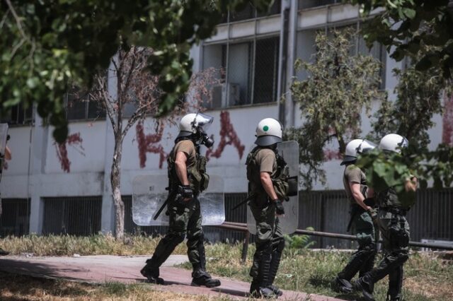 Επίθεση με μολότοφ σε διμοιρία των ΜΑΤ στο ΑΠΘ