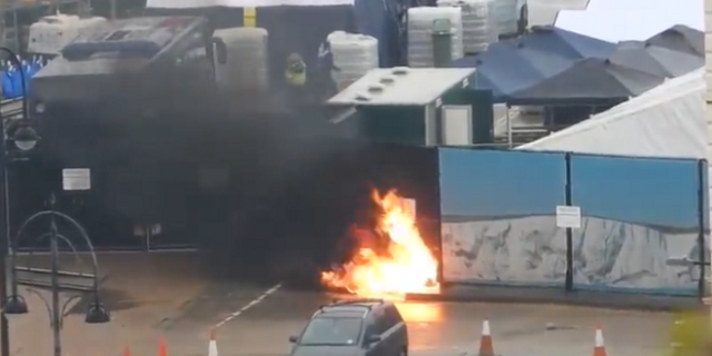 Βρετανία: Άγνωστος έριξε βόμβες μολότοφ σε κέντρο μετανάστευσης και στη συνέχεια αυτοκτόνησε