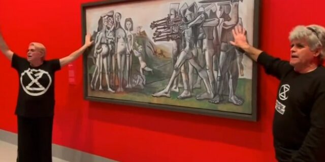 Αυστραλία: Ακτιβιστές κόλλησαν τα χέρια τους σε πίνακα του Πικάσο