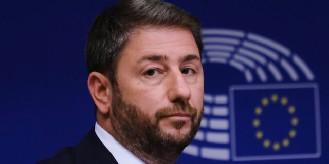 Ανδρουλάκης: Αντί η κυβέρνηση να είναι δίπλα στον πολίτη είναι πρώτα δίπλα στα συμφέροντα