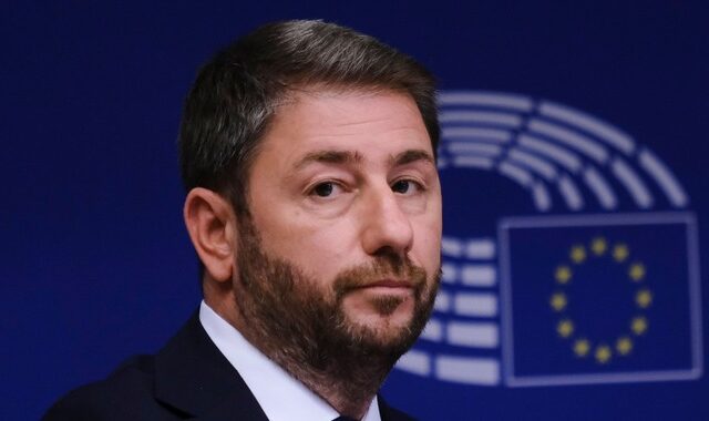 Ανδρουλάκης: Αντί η κυβέρνηση να είναι δίπλα στον πολίτη είναι πρώτα δίπλα στα συμφέροντα