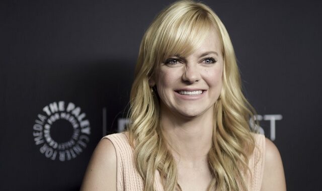 Anna Faris: Κατηγορεί τον σκηνοθέτη των Ghostbusters για κακοποιητική συμπεριφορά κατά τη διάρκεια γυρισμάτων