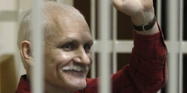 Μινσκ για Νόμπελ Ειρήνης στον Μπιαλιάτσκι: “Θα τρίζουν τα κόκαλα του Άλφρεντ Νόμπελ”