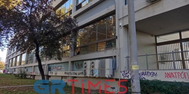 Πτώση φοιτητή στο ΑΠΘ: “Υπάρχει μεγάλη προσέλευση και δεν έχουμε αίθουσες”, λέει η Αν. Πρόεδρος της Νομικής Σχολής