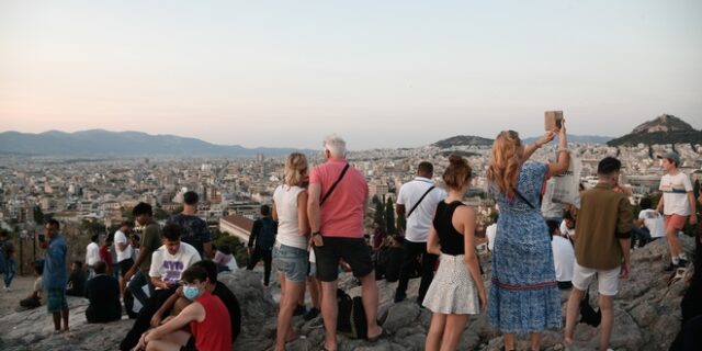 Τραγωδία στην Ακρόπολη: Νεκρή η 47χρονη που έπεσε από τον Άρειο Πάγο