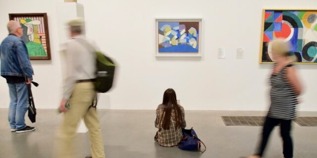 Έφηβοι συστήθηκαν ως σπουδαστές τέχνης και “ξάφρισαν” τους πάντες σε γκαλερί