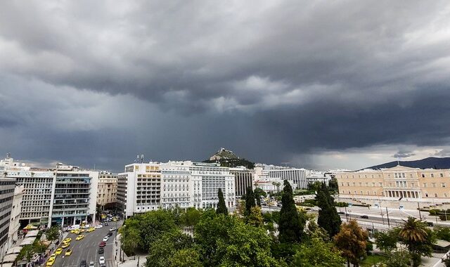 Καιρός: Βροχές και καταιγίδες κυρίως στα δυτικά και τα βόρεια – Πώς θα εξελιχθούν τα φαινόμενα