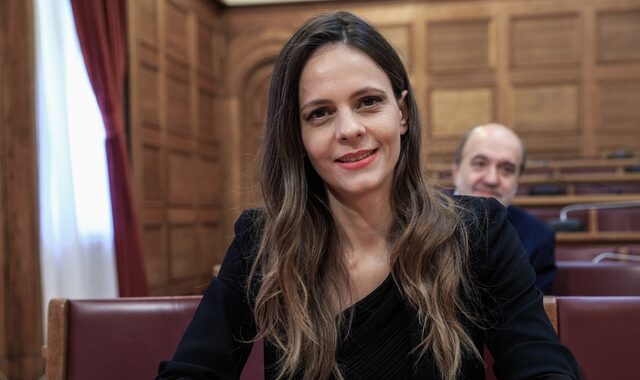 Αχτσιόγλου: “Ο κ. Μητσοτάκης είναι υπεύθυνος για την αισχροκέρδεια που λεηλατεί το εισόδημα των εργαζομένων”