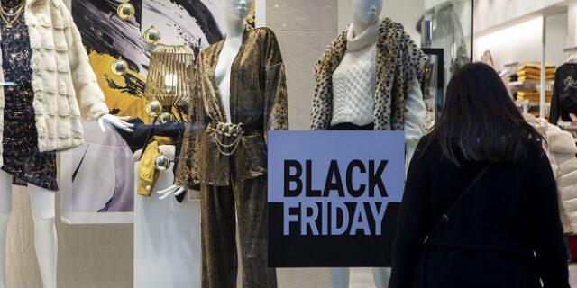 Χαμηλώνει το budget για ρούχα στη φετινή Black Friday