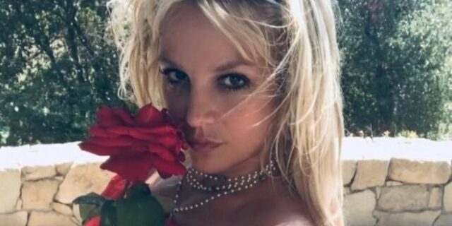 Britney Spears: Πάλι γυμνή στις αμμουδιές του Μεξικού, δίνει τροφή για νέα σχόλια
