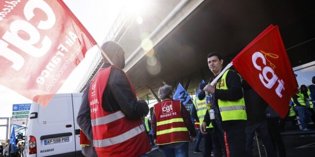 Γαλλία – απεργία στα διυλιστήρια: Χωρίς καύσιμα το ένα τρίτο των πρατηρίων