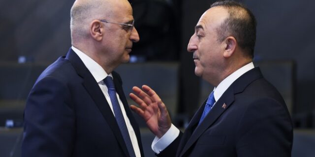 Συλλυπητήρια Τσαβούσογλου σε Δένδια για το πολύνεκρο σιδηροδρομικό δυστύχημα στα Τέμπη