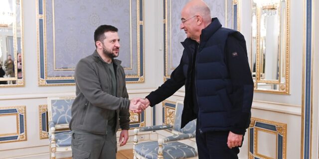 Συνάντηση Ζελένσκι – Δένδια στο Κίεβο: “Καταδικαστέα κάθε απόπειρα αλλαγής των συνόρων από αναθεωρητικές δυνάμεις”