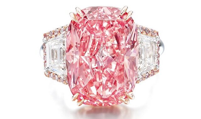 Χονγκ Κονγκ: Σπάνιο, εντυπωσιακό ροζ διαμάντι πουλήθηκε έναντι 58 εκατ. δολαρίων