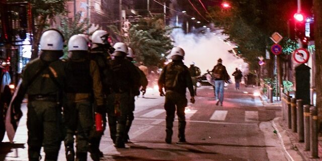 ΑΤ Ομόνοιας: Η ανακοίνωση της ΕΛ.ΑΣ. για τα επεισόδια – Μία σύλληψη
