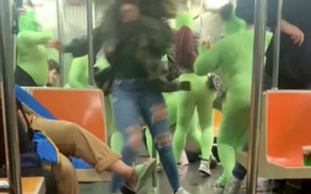Νέα Υόρκη: Συμμορία γυναικών με πράσινες στολές χτυπούν και ληστεύουν 19χρονες