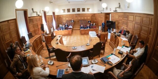 Εξεταστική για υποκλοπές: Η κωμωδία έλαβε τέλος