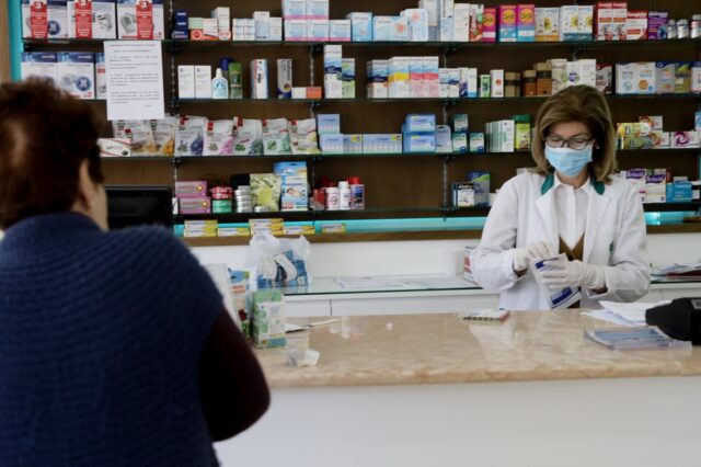 Θάνος Πλεύρης: Δεν θα μεταφερθούν στον πολίτη οι αυξήσεις στα φάρμακα