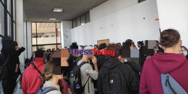 ΑΠΘ: Οργή φοιτητών για την πτώση του 19χρονου – Ζητούν την παραίτηση του πρύτανη