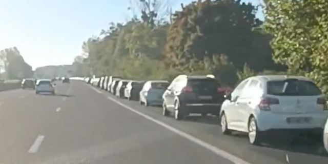 “Παραλύουν” τη Γαλλία οι απεργίες σε διυλιστήρια – Πηγαίνουν στο Βέλγιο για καύσιμα