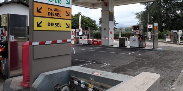 Γαλλία – απεργία στα διυλιστήρια: Πωλούν στη μαύρη αγορά βενζίνη με 3,5 ευρώ το λίτρο