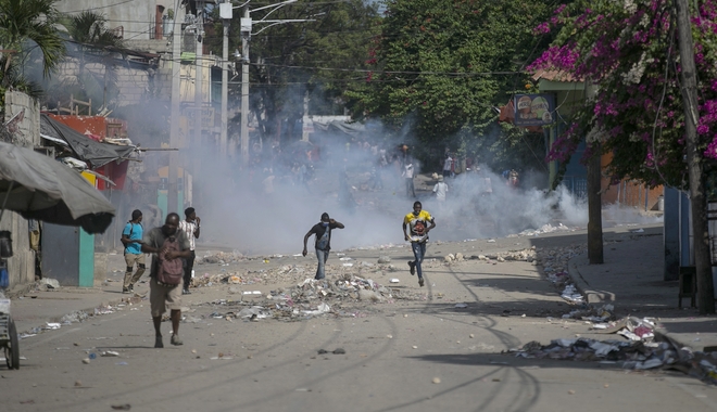 Αϊτή: Δακρυγόνα και αστυνομική καταστολή για χιλιάδες πολίτες σε διαδήλωση για την ακρίβεια