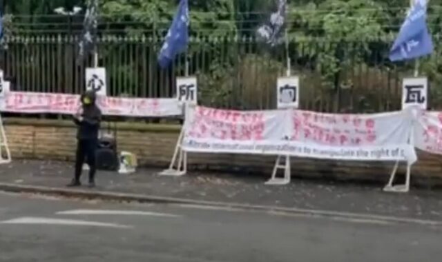 Βρετανία: Διαδηλωτής υπέρ της δημοκρατίας στο Χονγκ Κονγκ ξυλοκοπήθηκε έξω από το κινεζικό προξενείο