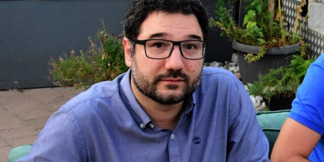 Ηλιόπουλος: Σαν να ζει σε παράλληλο σύμπαν, ο κ. Μητσοτάκης αυτοθαυμάζεται