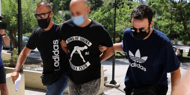 Ηλιούπολη: Η… εύφημος μνεία στον κατηγορούμενο αστυνομικό και ο ισχυρισμός ότι θύματα είναι οι κατηγορούμενοι