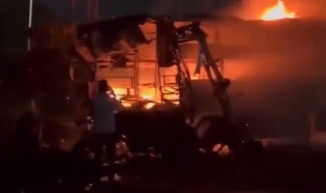 Τραγωδία στην Ινδία: Φωτιά σε λεωφορείο με τουλάχιστον 12 νεκρούς