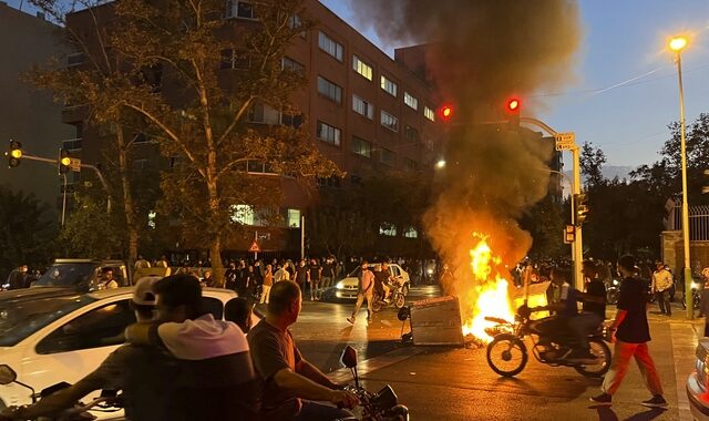 Ιράν: Τουλάχιστον 92 άνθρωποι έχουν χάσει τη ζωή τους στις διαδηλώσεις