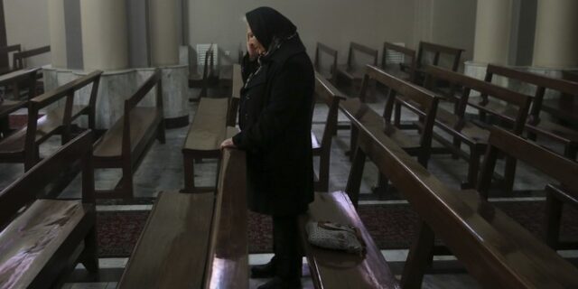 Ιράν: Καταδίκη δύο ανδρών σε θάνατο για την επίθεση με 15 νεκρούς σε μαυσωλείο