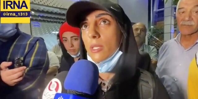 Ελνάζ Ρεκαμπί: Αίσιο τέλος για την ιρανή που αγωνίστηκε χωρίς χιτζάπ – Την υποδέχθηκαν στο αεροδρόμιο