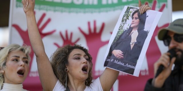 Ιράν: Μεσαίωνας υπό παρακολούθηση – Βάζουν κάμερες σε δημόσιους χώρους για τις γυναίκες που δεν φορούν μαντίλα