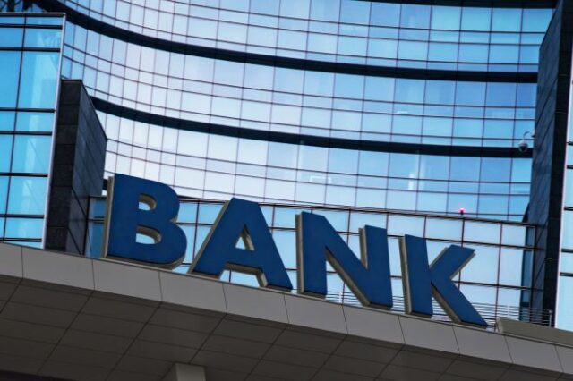 Τράπεζες: Καμπανάκι για νέο κύμα κόκκινων δανείων ύψους 4,8 δις. ευρώ